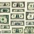 Diverse dollarbiljetten en munten