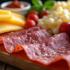 Een borrelplank met verschillende salami en kaas