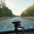 Een dashboardcamera die op de weg gericht is