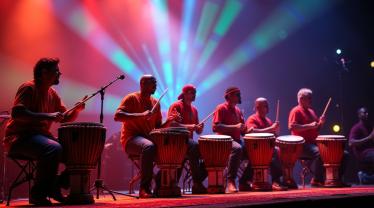 Een levendige viering van drummers in concert.