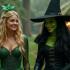 Een magische scène geïnspireerd door het musical Wicked met een groene heks en een vrolijke blonde