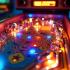 Flipperkast met felle lichten en flippers in actie