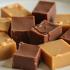 Heerlijke assorti van fudge op een bord