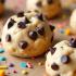 Heerlijke cookie dough desserts op een tafel.