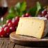 Heerlijke Parmigiano Reggiano kaas met druiven en wijn