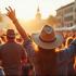 Mensen met cowboyhoeden en gitaren op een festival