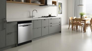 Moderne keuken met afwasmachine