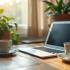 Thuiswerkplek met laptop en een kopje koffie